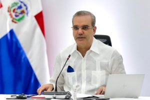 Luis Abinader se reúne con líderes comunitarios de San Luis y Boca Chica