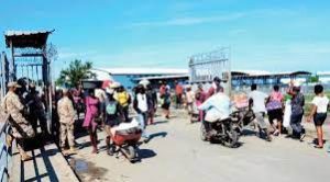 Ventas disminuyen en mercado fronterizo por protestas en Haití