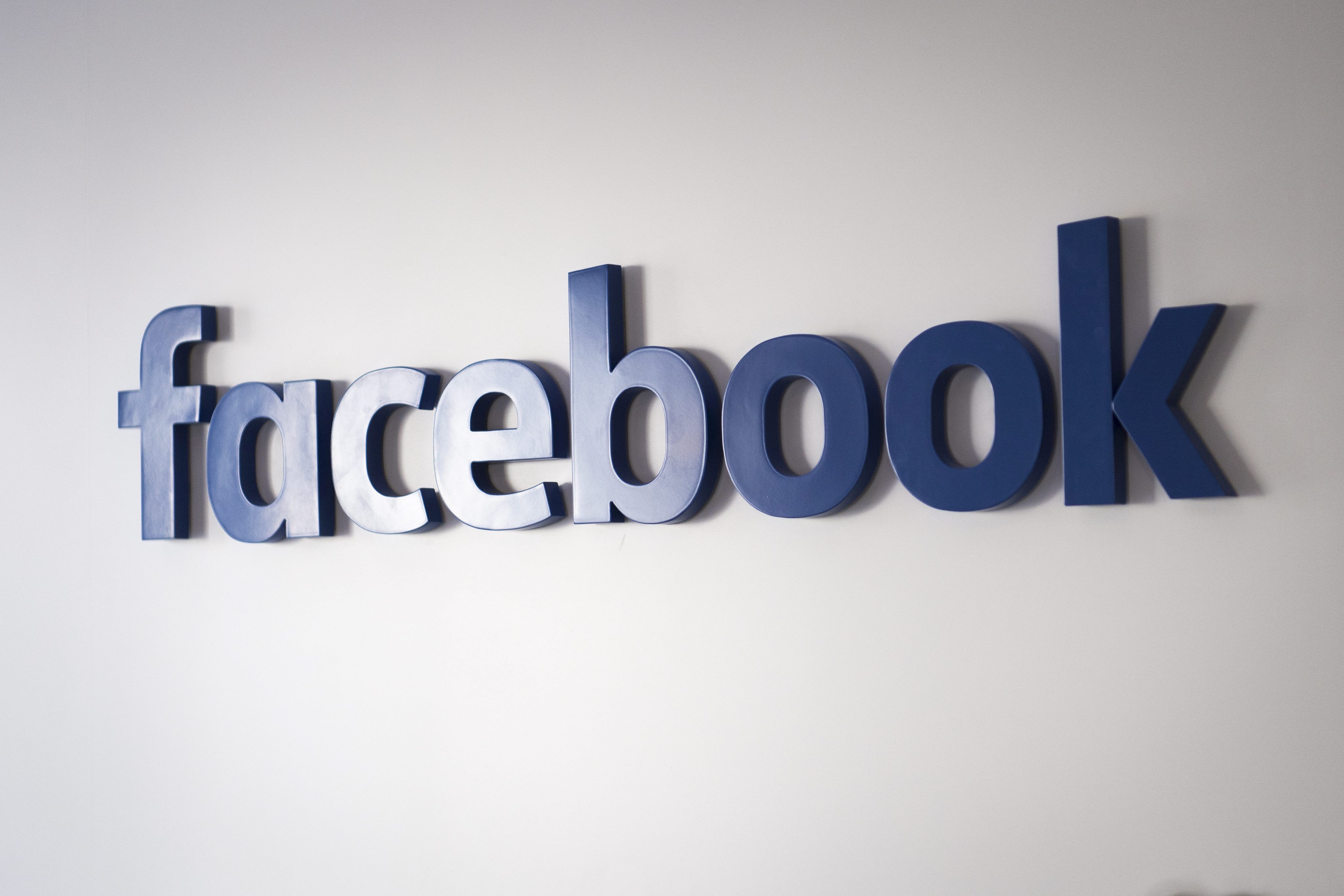 Facebook dispara sus beneficios y gana más usuarios