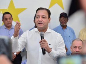 Abel Martínez al Gobierno: ”Dejen de estar llamando y chantajeando a los alcaldes del PLD”