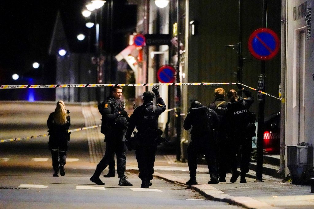 Noruega: hombre mató al menos cinco personas con un arco y flechas