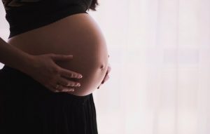 Aumentan los casos de covid-19 en embarazadas en el país