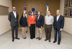 Adoexpo reconoce saliente vicepresidenta ejecutiva Odile Miniño Bogaert