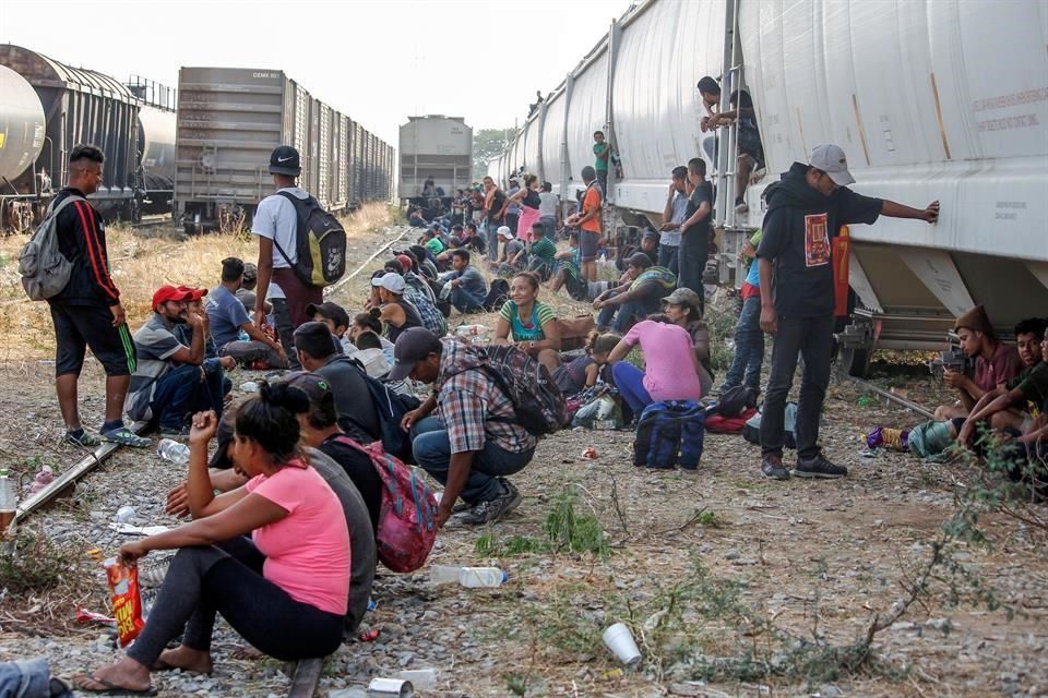 Migración de México intercepta a casi 2.000 indocumentados en un solo día