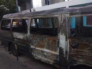 Fuego destruye dos vehículos en Vicente Noble, Barahona