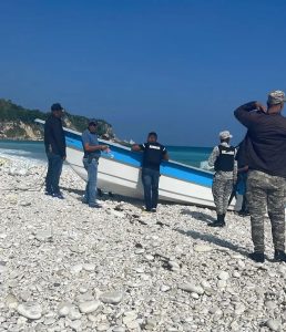 Investigan supuesto desembarco de droga en costa de Barahona