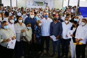 Abinader entrega en Nagua 600 títulos de propiedad con una inversión de 48 millones de pesos