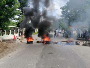 Pequeños productores protestan en contra sacrifiquen cerdos sanos