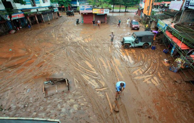 Aumentan a 67 los muertos por las fuertes lluvias en el norte de la India