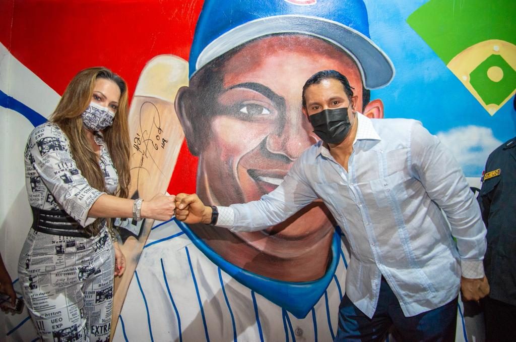 Alcaldía de SPM inaugura mural de "Las Glorias del Béisbol Petromacorisano"