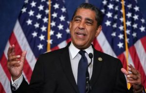 Apoyan congresista Espaillat en demanda rebaja costos servicios consulares