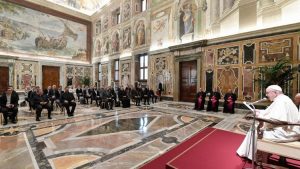 El papa pide eliminar los muros del egoísmo y de los intereses nacionales