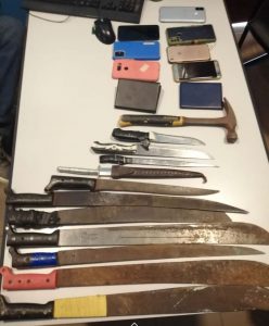 Ocupan armas y drogas durante allanamientos en Bávaro y Verón