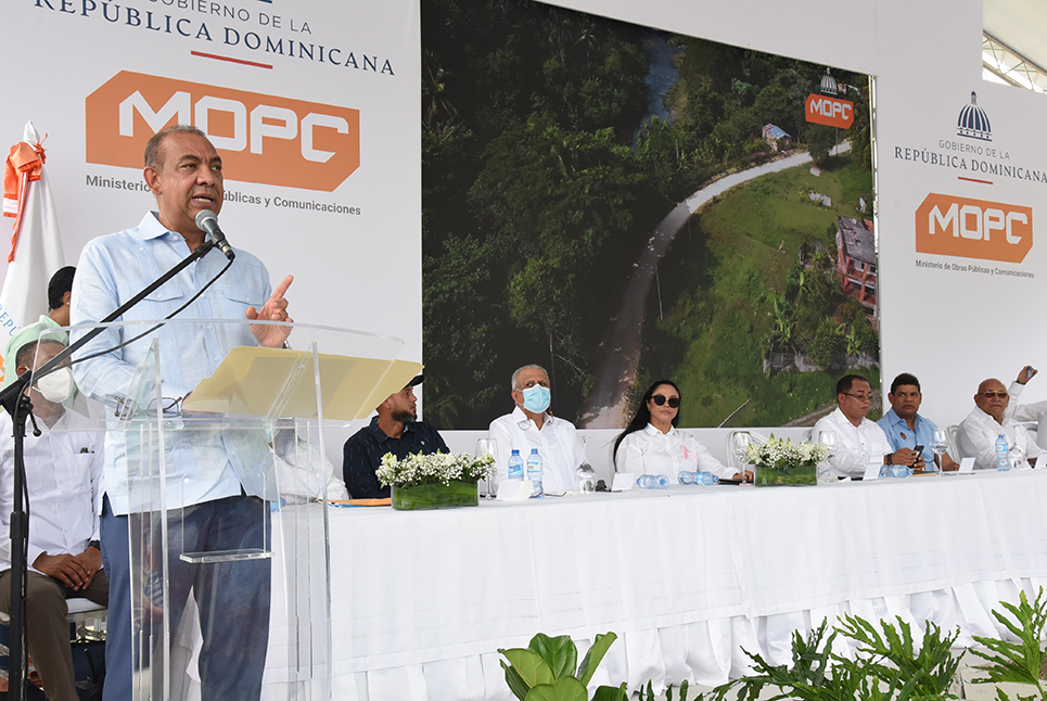 MOPC inicia construcción de carreteras en María Trinidad Sánchez