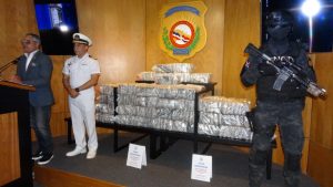 Autoridades ocupan 276 paquetes presumiblemente cocaína en Barahona