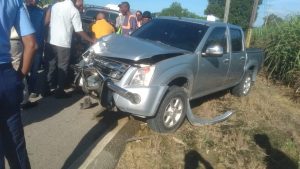 Una persona muerta en choque de camioneta y motor en Higüey