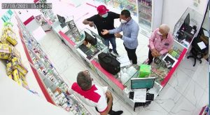 Asaltan farmacia a plena luz del día en el Ensanche Quisqueya