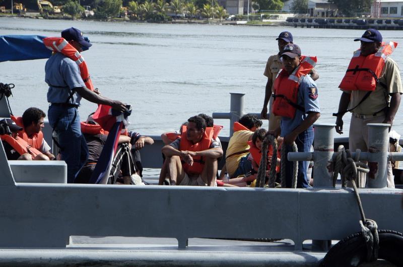 Rescatan a 27 migrantes varados en isla Monito en Puerto Rico