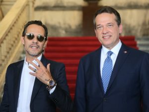 Abinader recibe en el Palacio Nacional a Marc Anthony