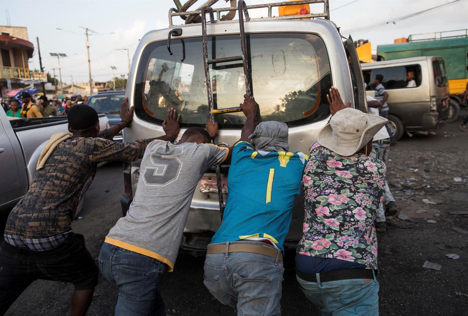 Instituciones de Haití paralizadas por escasez de combustible