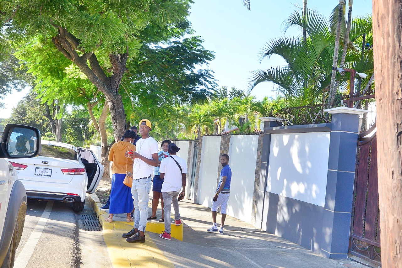 Estudiantes haitianos preocupados por pausa programa de visado