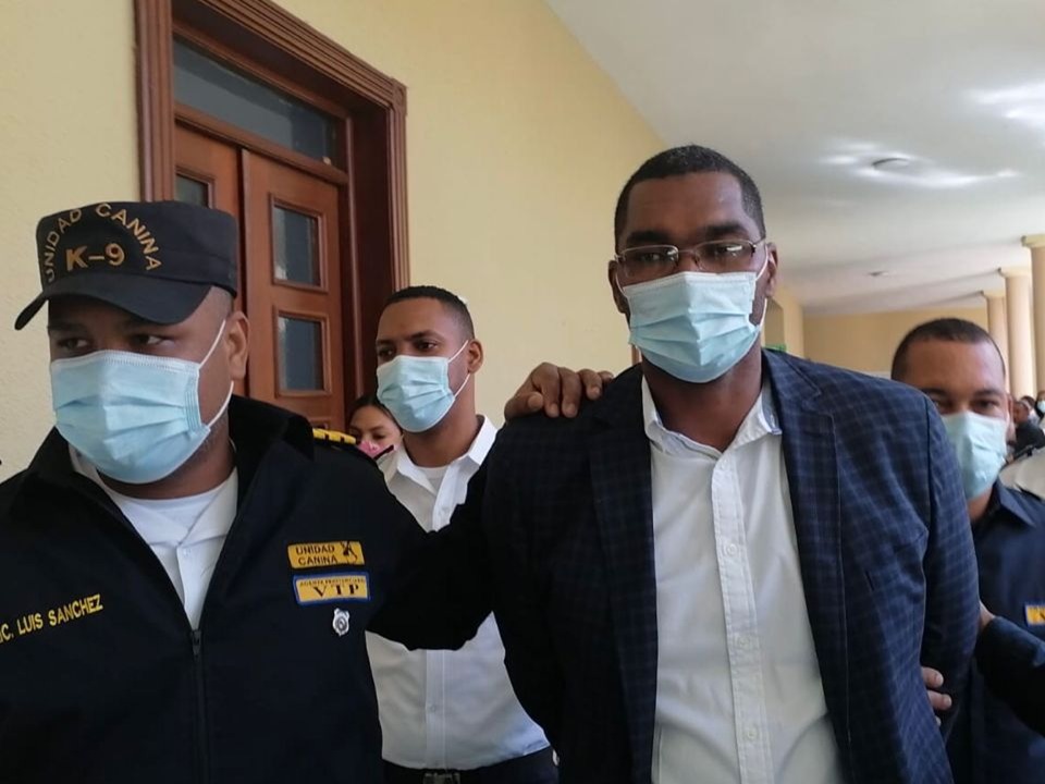 Varía prisión por arresto domiciliario al expelotero Juan Encarnación