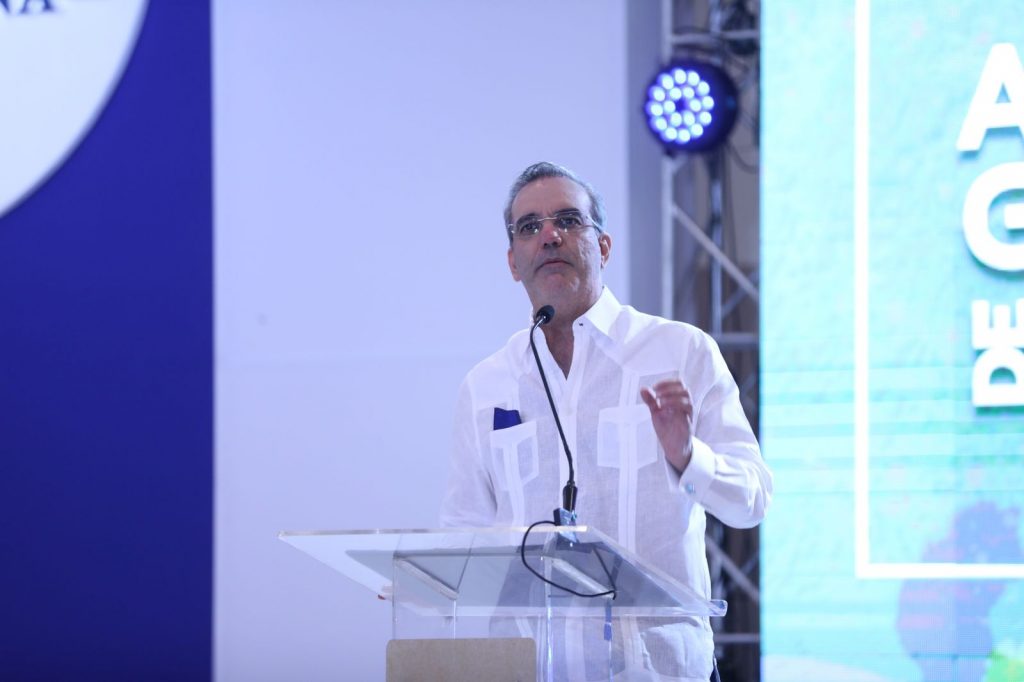 Abinader anuncia programa de apoyo a los gobiernos municipales por cuatro mil millones de pesos