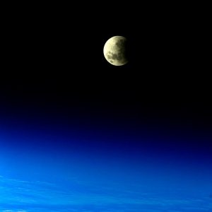 Así se vio el eclipse lunar más largo del siglo desde la Estación Espacial Internacional