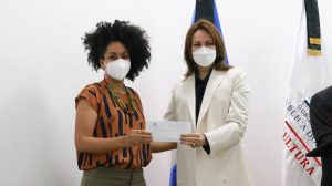 Ministerio de Cultura entrega cheques a ganadores de la 29.ª Bienal Nacional de Artes Visuales 2021