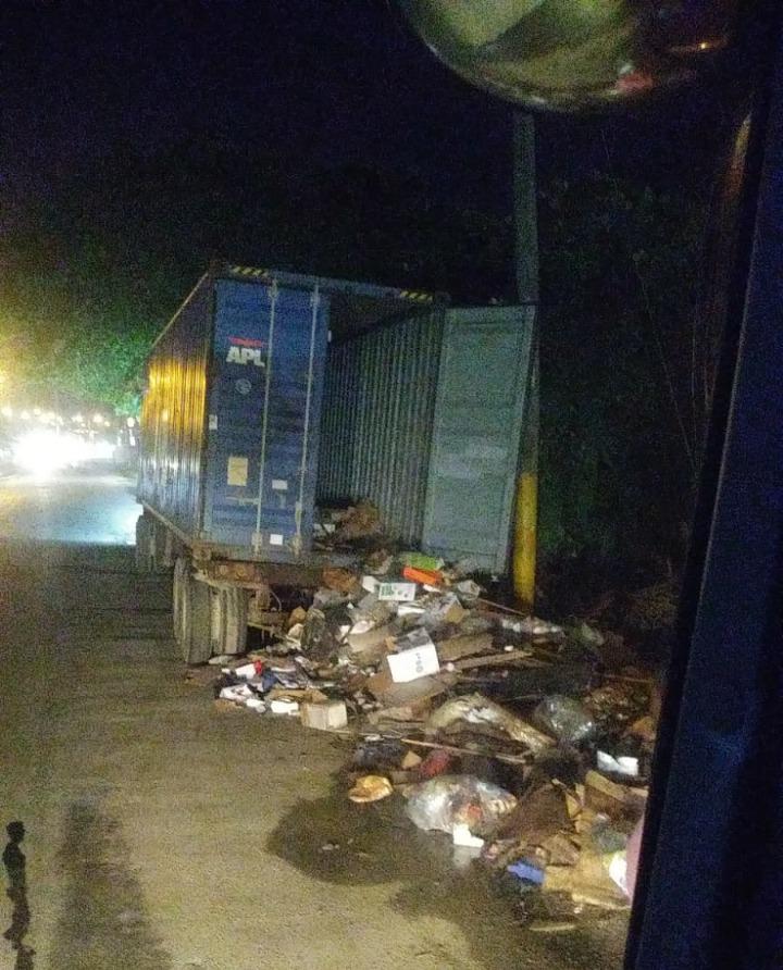 Ayuntamiento de SDE impone multa de RD$1 millón a empresa por lanzar desechos en la calle