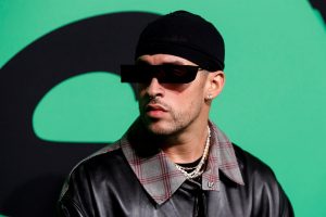 Bad Bunny demanda a cervecera de Florida por uso ilegal de su imagen