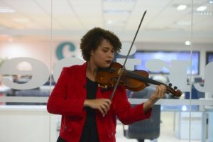 Liquedia Ventura busca transformar la vida de los jóvenes con un instrumento