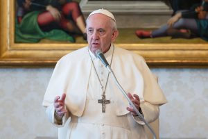 Papa criticó a quien usa a los migrantes para defender su agenda política