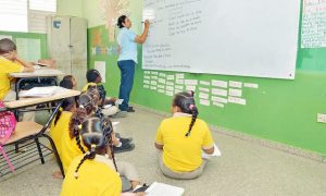 ADP paraliza docencia en sectores de Santiago