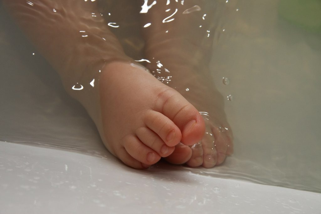 Niño de 9 meses muere ahogado en una ponchera