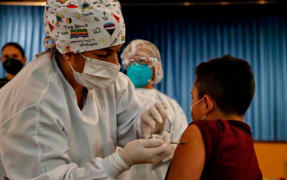 Sociedad de Pediatría dice falta información para vacuna covid en niños