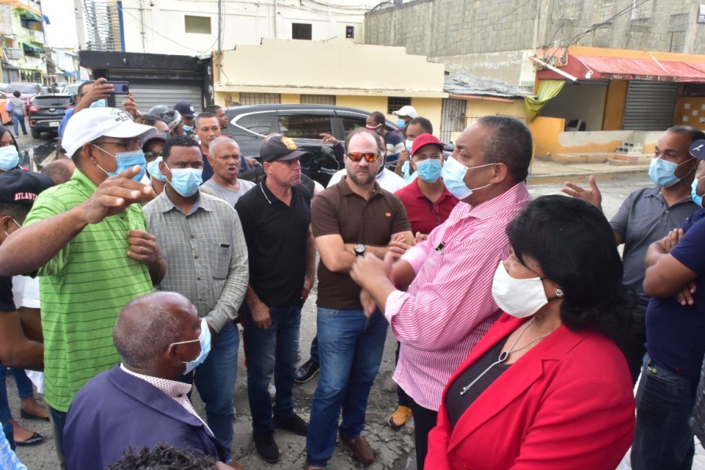 Alcalde José Andujar se reúne con comunitarios del Ensanche Altagracia de Herrera