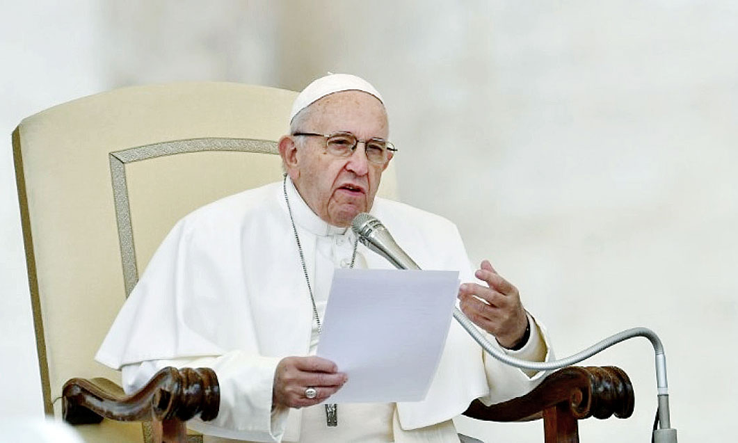 Papa critica el "desierto de humanidad" al que se enfrentan los refugiados