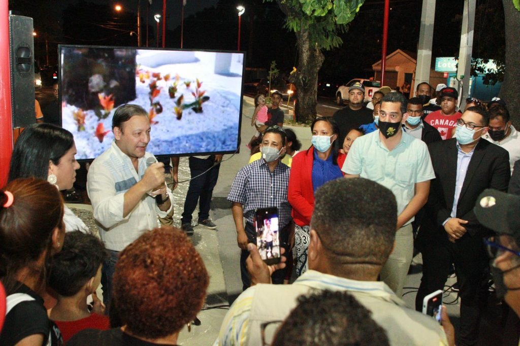 Alcalde Abel Martínez entrega completamente remozado parque municipal de El Ejido