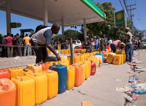 Abastecerse de combustible empieza a ser riesgoso en Haití