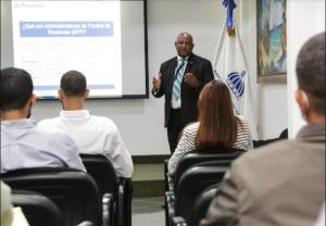 AFP Reservas imparte charla sobre Fondos de Pensiones a empleados de la Tesorería Nacional