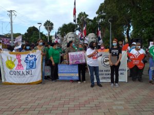 Feministas protestan con vigilia contra feminicidios y penalización aborto