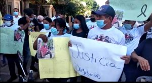 Protestan frente al Palacio de Justicia de Dajabón por muerte de ganadero de manos de un capitán