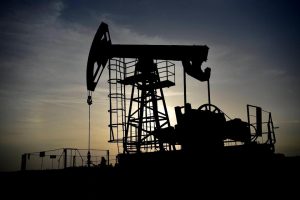 El petróleo de Texas sube un 0,85 % y cierra en 76,75 dólares el barril