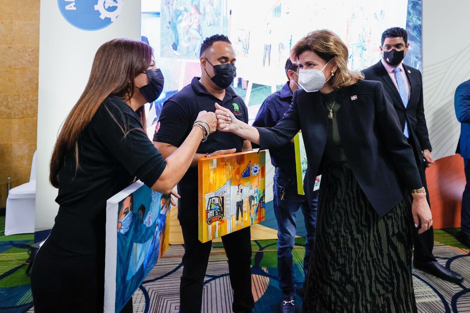 Raquel Peña: “Gobierno busca farmacéuticas produzcan vacunas en RD"