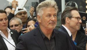 Alec Baldwin solicita un policía en los rodajes tras incidente