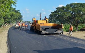 Obras Públicas inicia asfaltado en provincia San Cristóbal