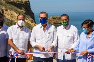 Presidente Abinader inaugura sendero eco-amigable y otras facilidades en El Morro construidas por Medio Ambiente y Banreservas