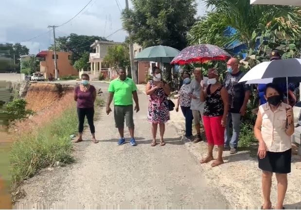 Ciudadanos de Manoguayabo denuncian derrumbe de calles; temen perder sus viviendas