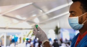 Insisten en necesidad de vacunar a toda la población contra la covid